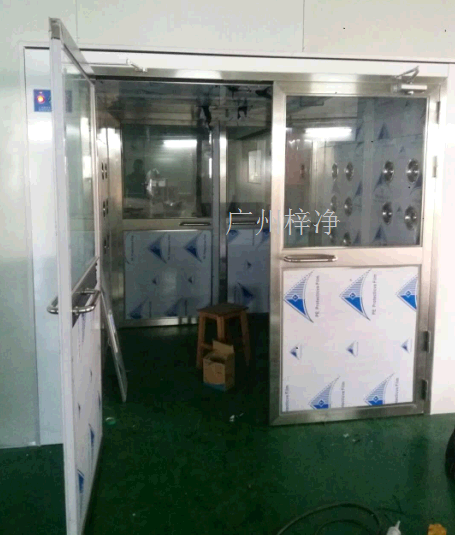 手動雙門貨淋室是貨物進入潔凈室所必需的通道 手動雙門貨淋室是貨物進入潔凈室所必需的通道