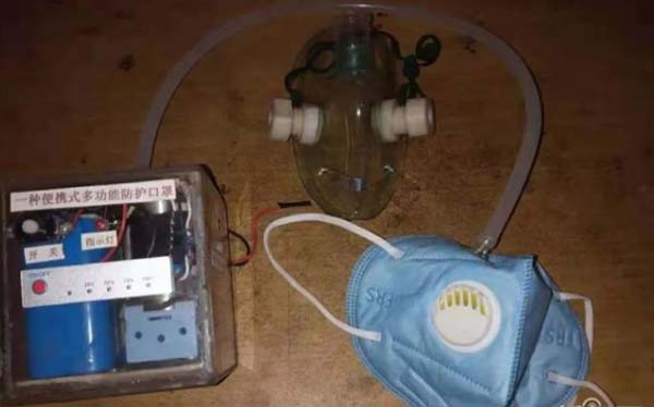 配備了空氣過濾器和擴(kuò)音裝置的防病毒口罩 配備了空氣過濾器和擴(kuò)音裝置的防病毒口罩